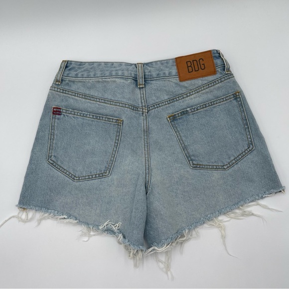 BDG Women’s Size 26 A-Line Short Denim Shorts Light Wash Summer Casual Raw Hem - Picture 2 of 10